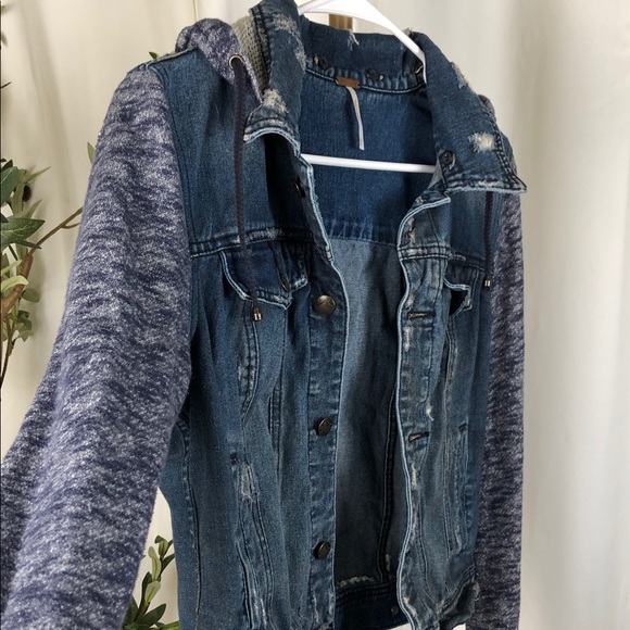 Free People Blue Denim Jacket with Knit Sleeves Mixed Media Sz M (O1) - Picture 4 of 9